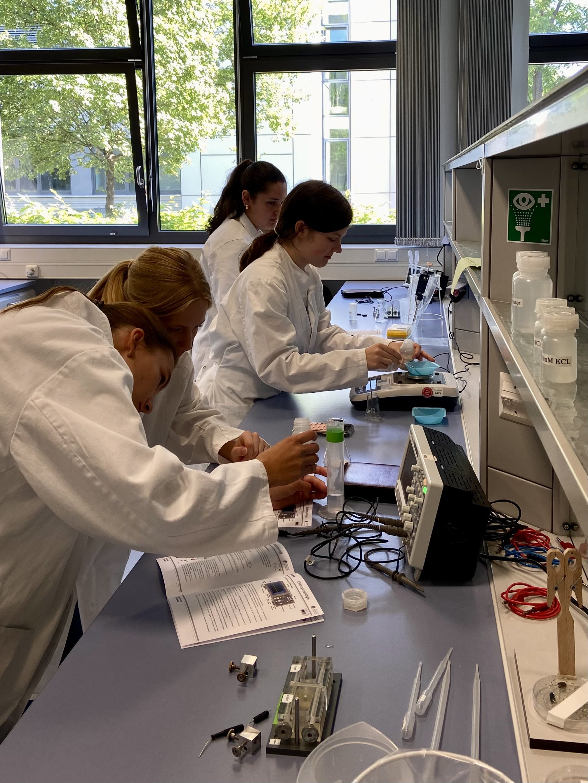 Bio Leistungskurs im TU Darmstadt Lernlabor.